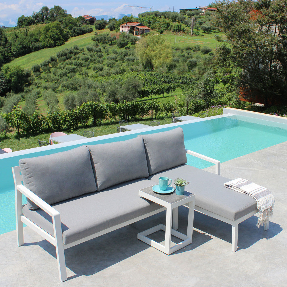 Divano con tavolino komodo c/cuscini