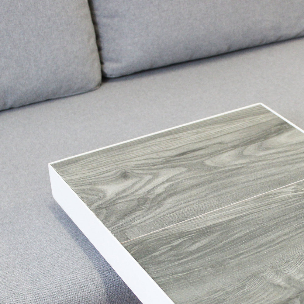 Divano con tavolino komodo c/cuscini