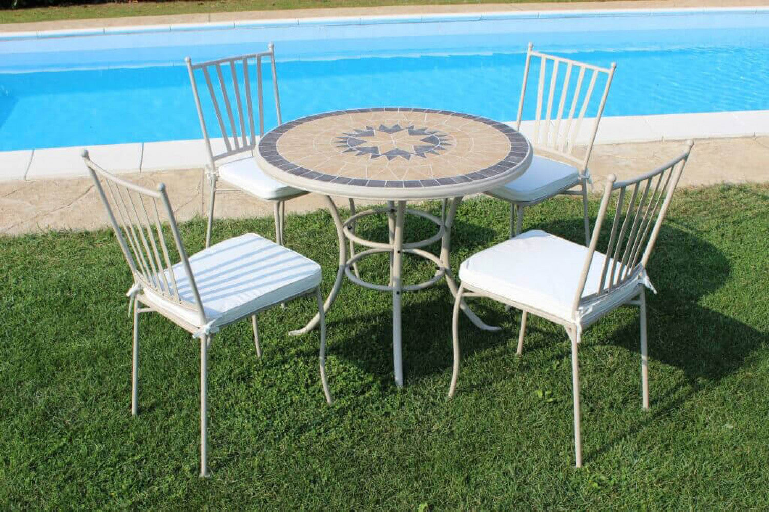 Juno chair with cushion