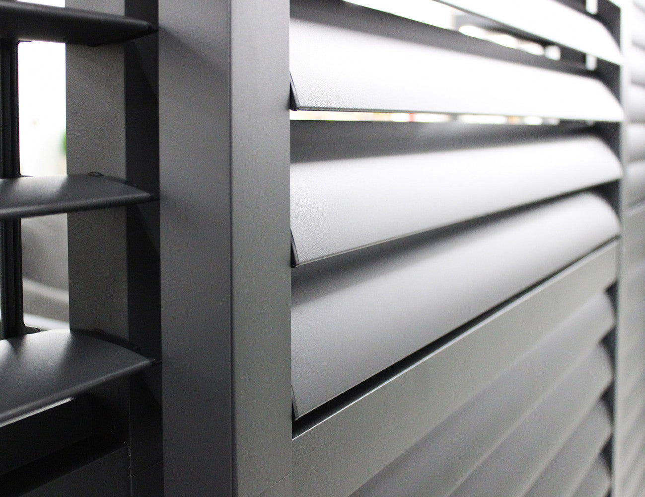 Laterale scorrevole con lamelle per lato da 3 m pergola bioclimatica