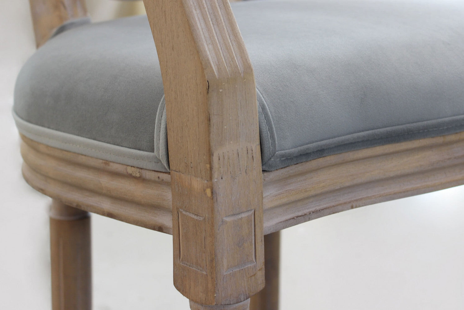 Poltrona constance in velluto grigio