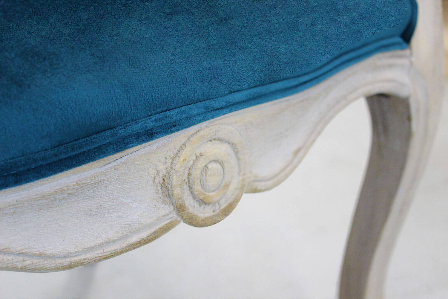 Poltrona coreen in velluto blu