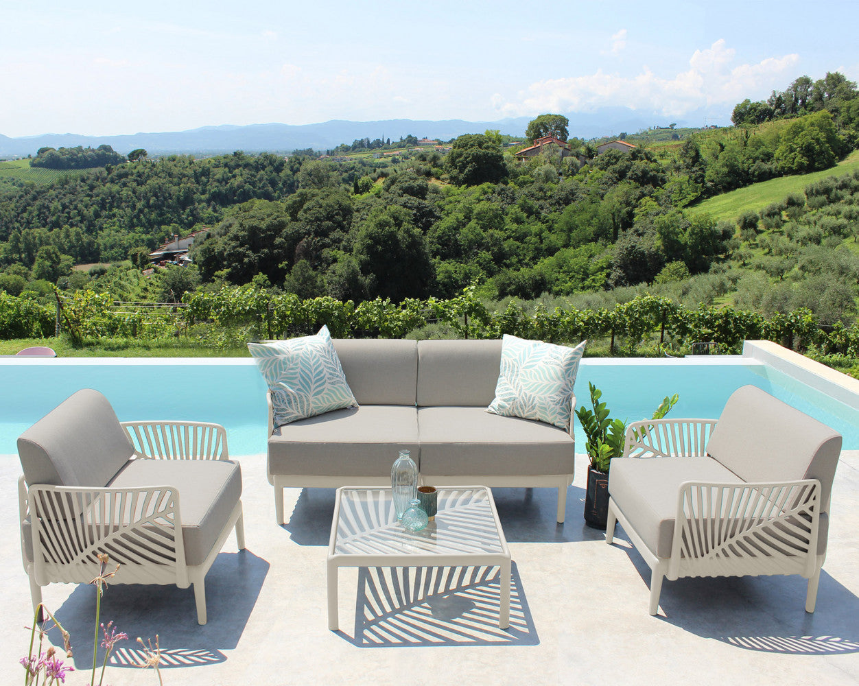 Coppia di braccioli per salotto guaranà