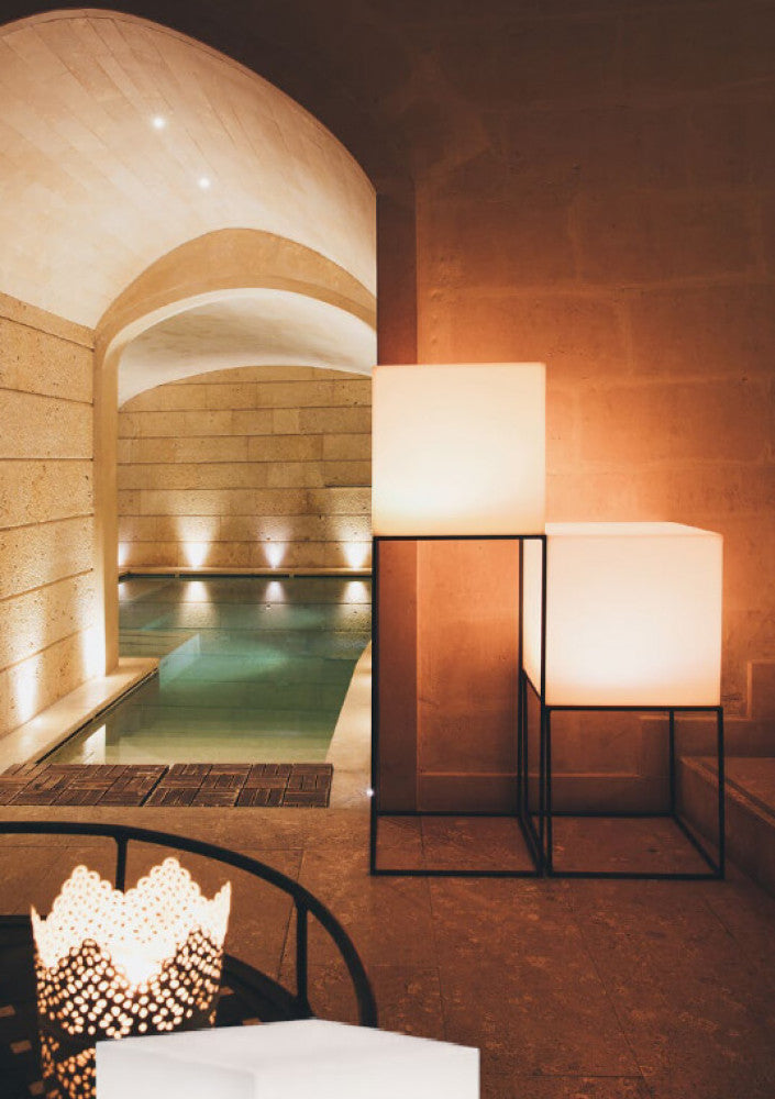 Cubo 40 x 40 x 40 luminoso indus con led multicolor e batteria solare